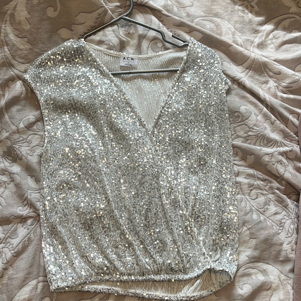 White silver small sequin top with elastic waist super shiny!